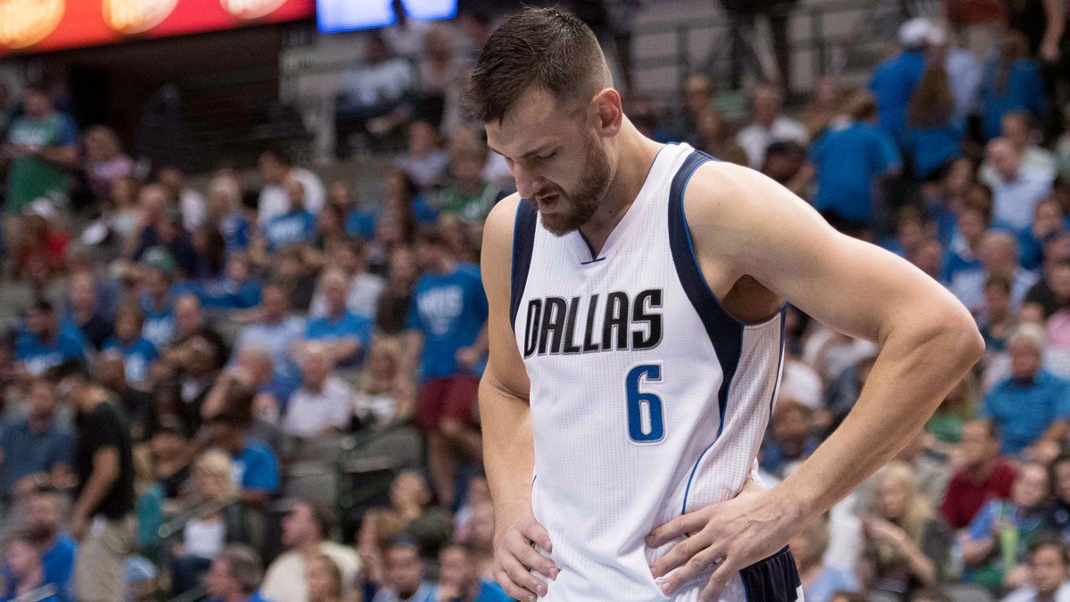 Andrew Bogut nhận nhiều hoài nghi về tình trạng sức khỏe hiện tại