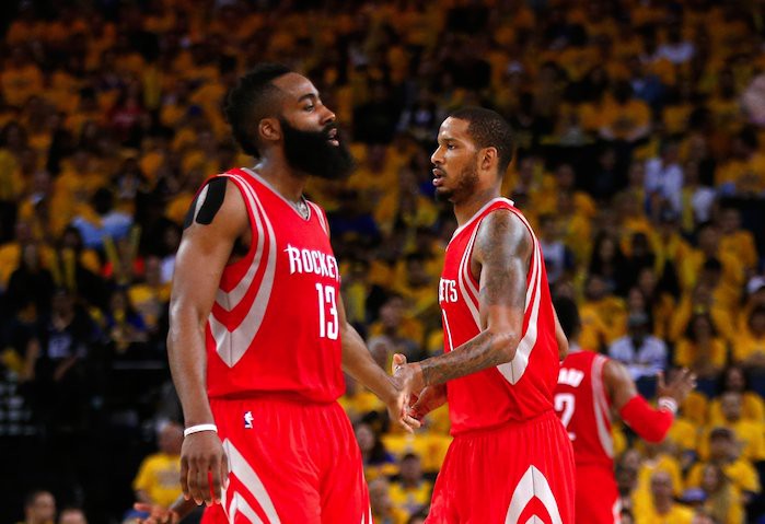 James Harden (trái) và Trevor Ariza của Houston Rockets