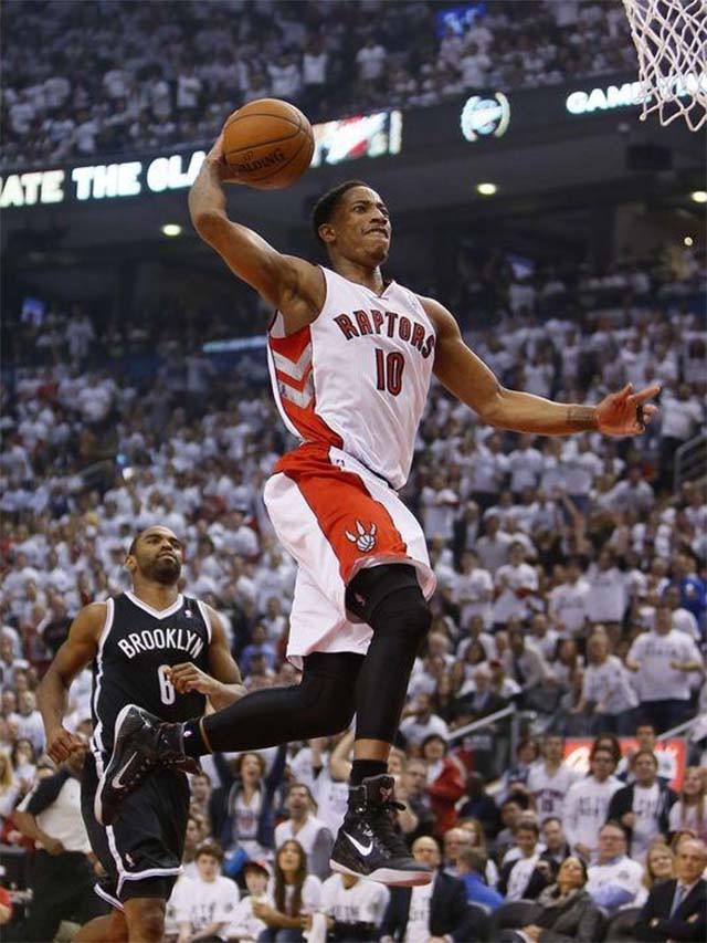 Derozan đang có phong độ chói sáng khi ghi trung bình 36 điểm/game ở 4 trận đầu tiên.