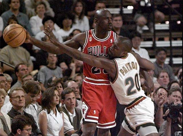 Các ngôi sao tấn công luôn cực kỳ khó chịu khi phải đối mặt với mẫu cầu thủ như Gary Payton.