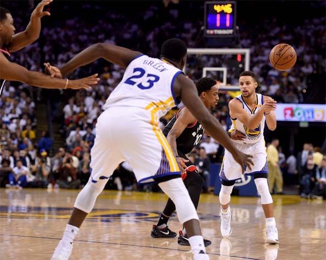 Golden State chơi hợp lý và cẩn thận ở khoảng thời gian đầu của trận đấu