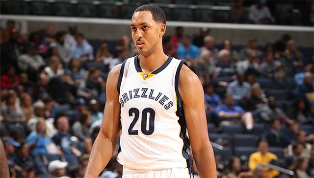 Ryan Hollins từng được Grizzlies ký hợp đồng 10 ngày lần 2.