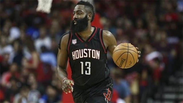 James Harden đang dẫn đầu NBA về chỉ số assists và cạnh tranh trực tiếp danh hiệu MVP với Westbrook.