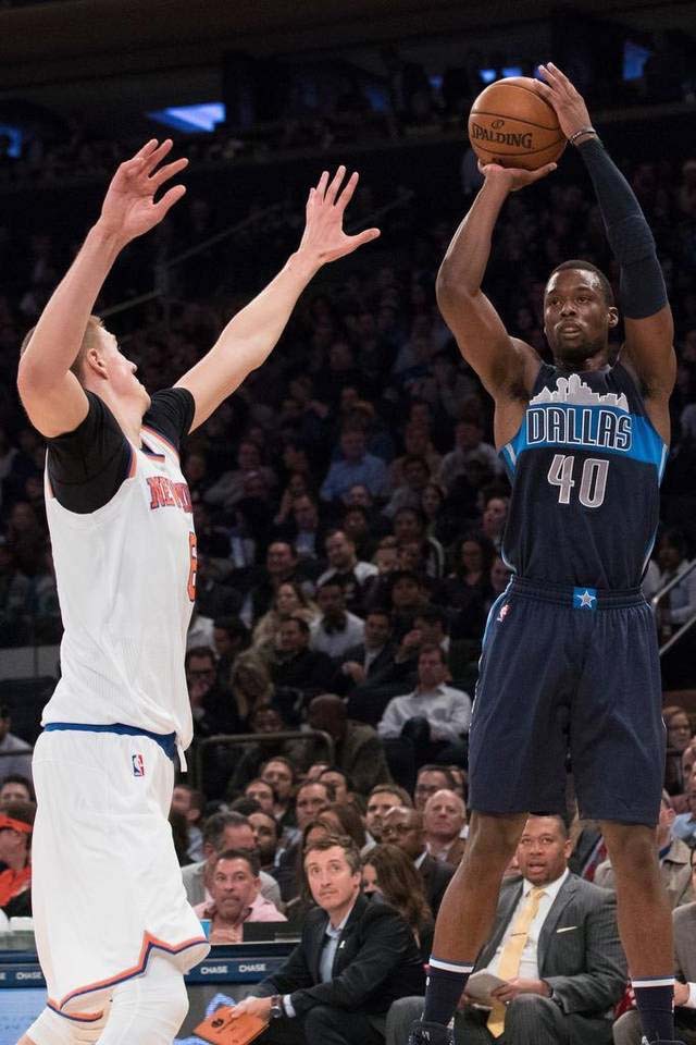 Harrison Barnes (40) đã thi đấu rất tiến bộ ở mùa giải năm nay.