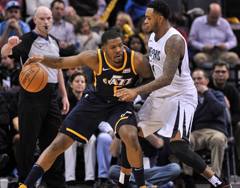 Joe Johnson (trái) sẽ mang đến lượng hỏa lực mới cho Rockets từ băng ghế dự bị.