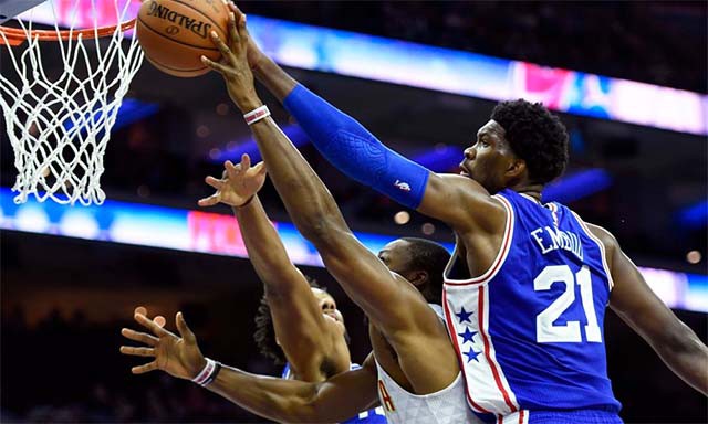 Điểm sáng hiếm hoi của Phildelphia, Joel Embiid, có thể làm được gì trước một Indiana như hóa rồng mỗi khi đấu trên sân nhà.