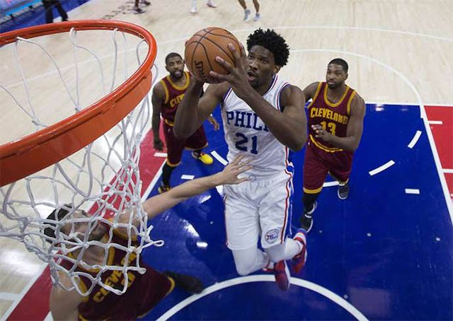 Joel Embiid bất ngờ phải phẫu thuật để điều trị chấn thương