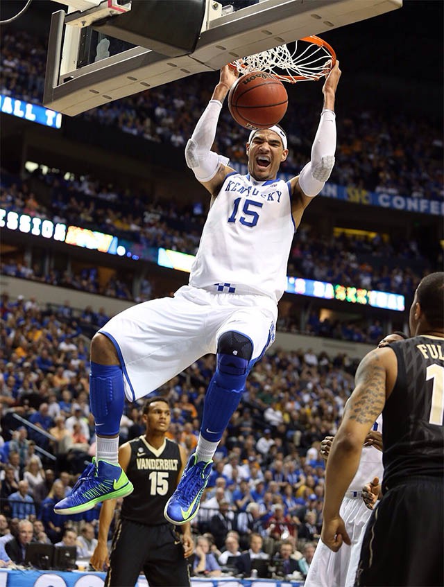 Một pha úp rổ của Cauley-Stein trong màu áo Kentucky.