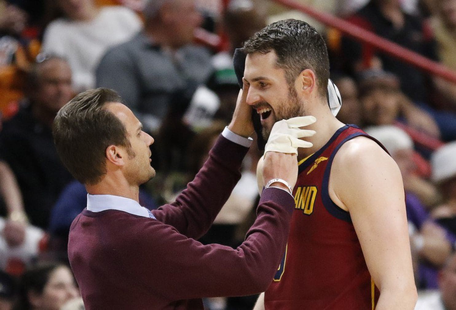 Một tiền phong ngôi sao khác của NBA, Kevin Love, cũng gặp chấn thương.