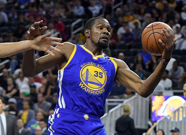 Kevin Durant đeo áo số 35 ở Golden State Warriors.