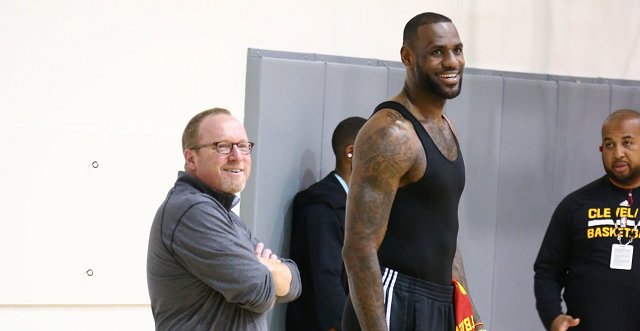 LeBron James dành sự ủng hộ tuyệt đối cho Griffin