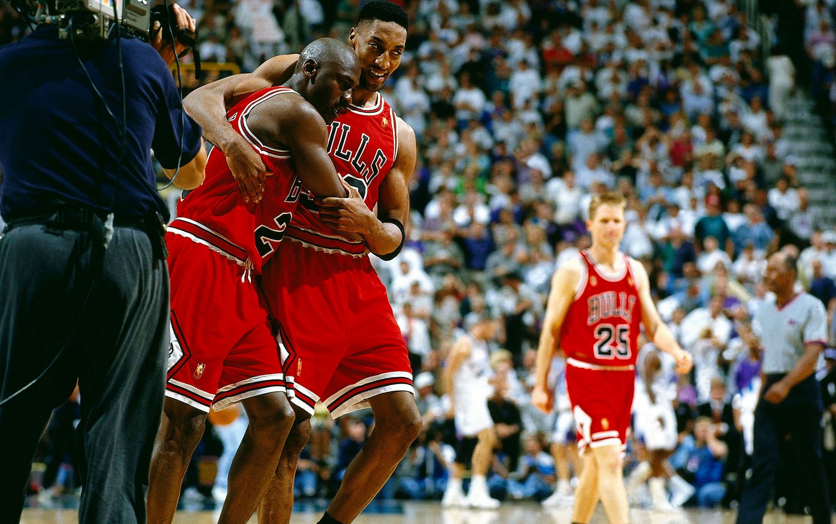 Ý kiến của Scoitte Pippen về việc LeBron James hay Michael Jordan hay hơn?