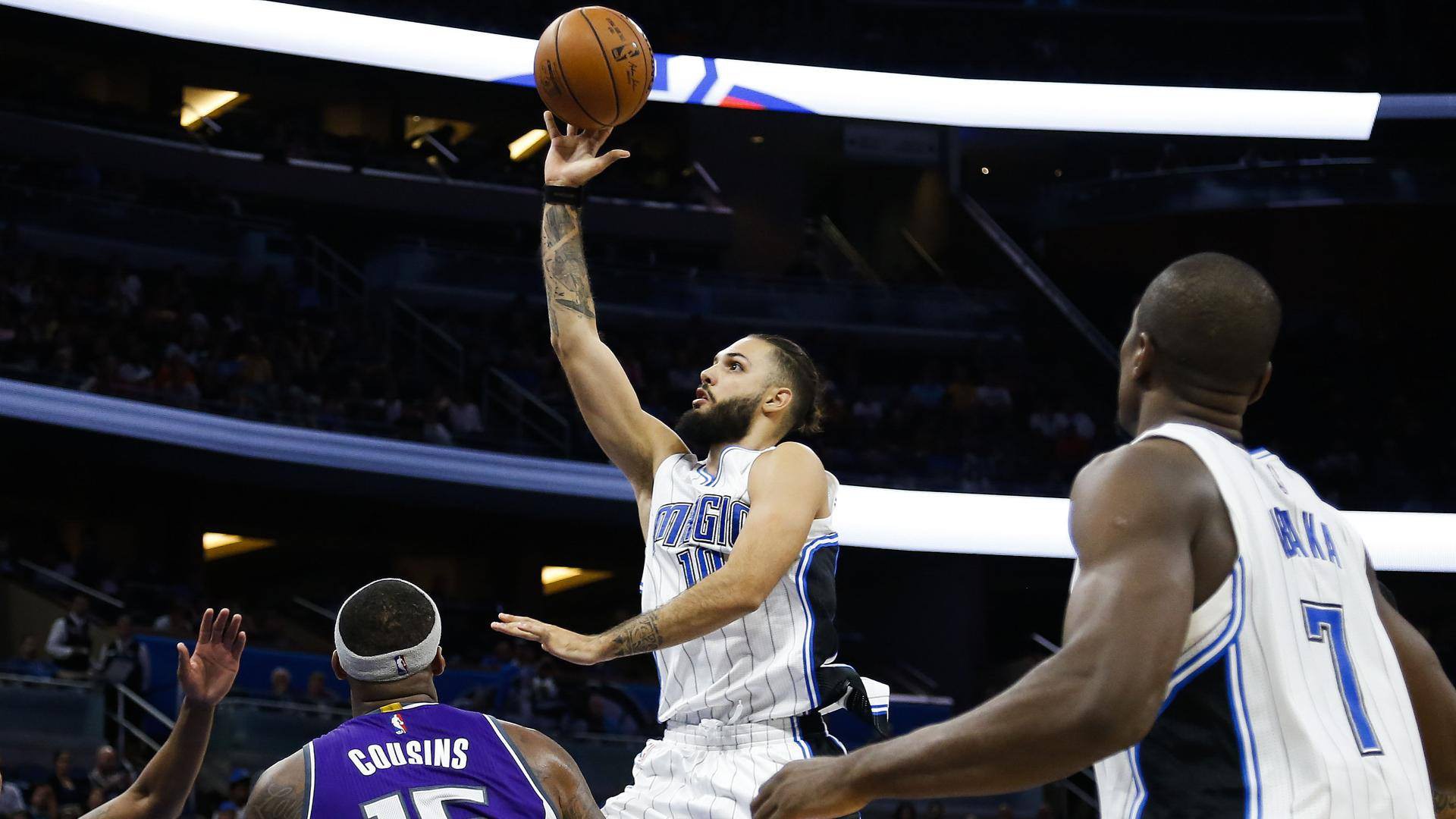 Orlando Magic phản công quá xuất sắc trước DeMarcus Cousins cùng đồng đội.
