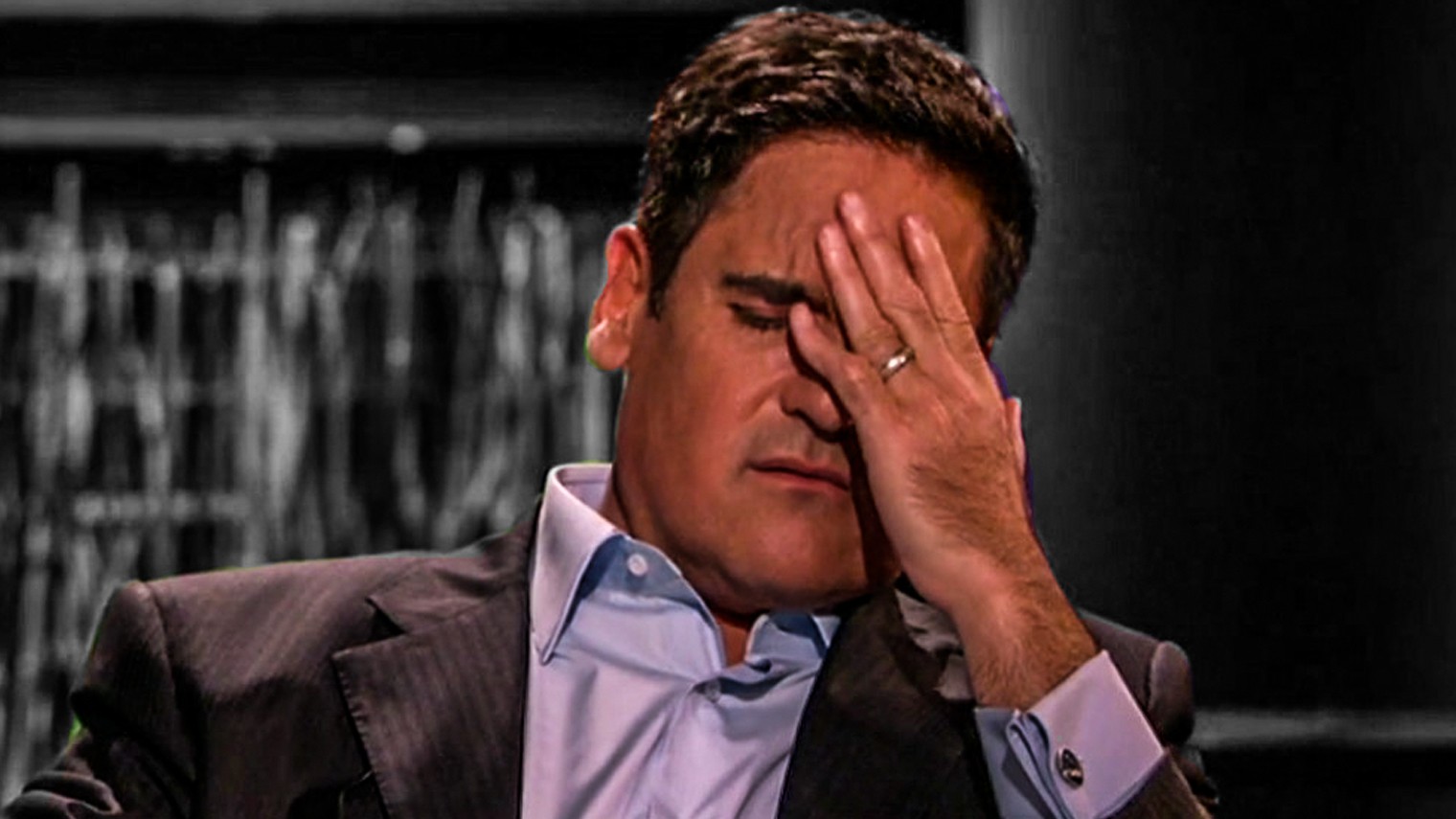 Mark Cuban đang gặp đủ chuyện khiến ông mệt mỏi. 