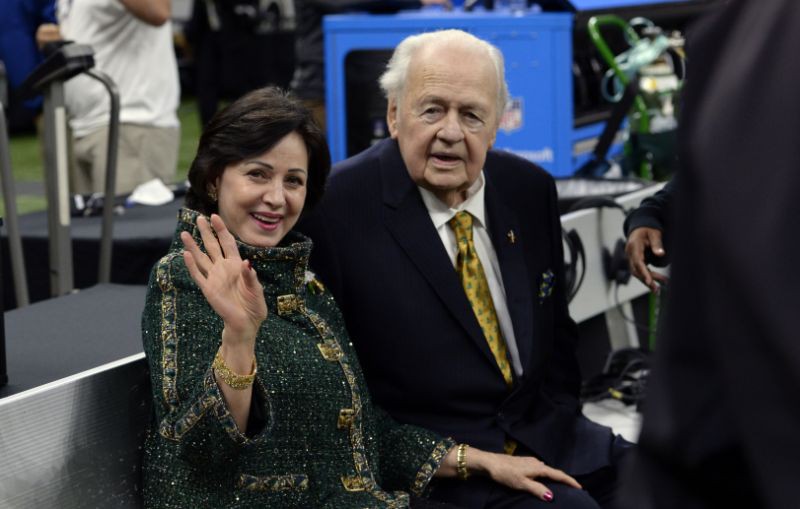 Tom Benson cùng vợ ông, Gayle Marie Benson.
