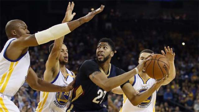 Portland Trail Blazers đang cần một trung phong như Anthony Davis (áo sậm).