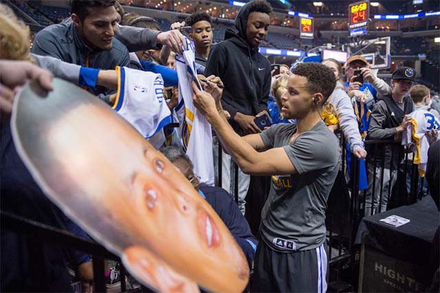 Những siêu sao cỡ như Stephen Curry của Golden State Warriors dễ đạt mức lương trần.