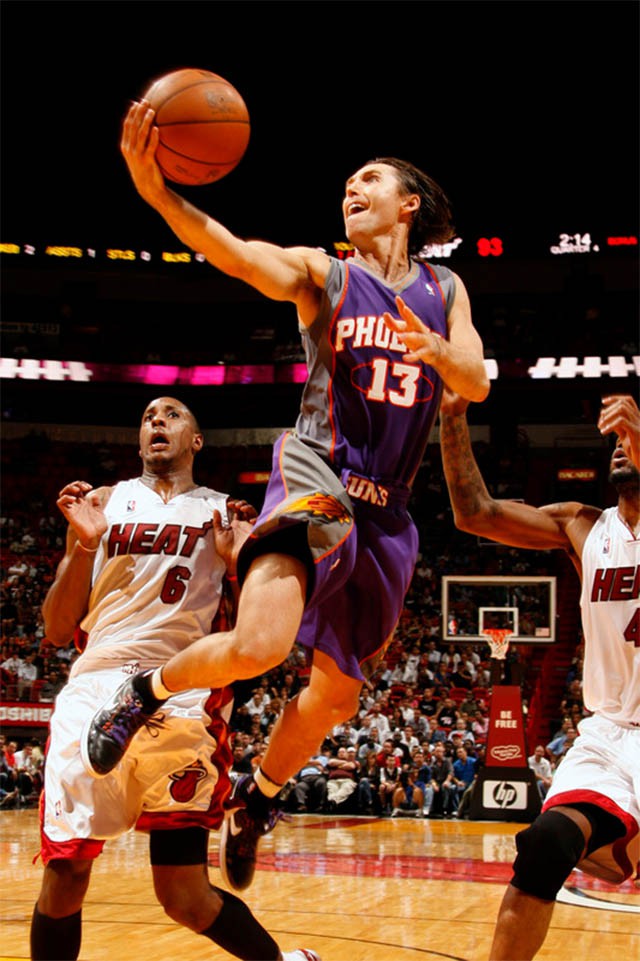 Huyền thoại Steve Nash - đối thủ mà Zabian Dowdell phải cạnh tranh ở Suns.