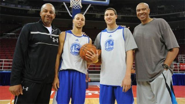 Cha con nhà Curry và Thompson đều thuộc nhóm ''hàng hiệu''