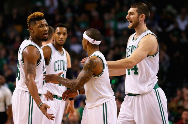 Marcus Smart (trái) và Tyler Zeller (phải) đều đang bị ốm