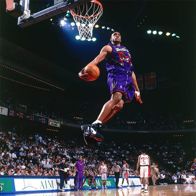 Một pha dunk của Vince Carter.