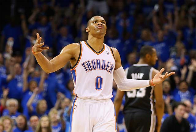 Westbrook vẫn có lợi trong cuộc đua đến MVP nhưng ưu thế đó đang dần bị Harden thu hẹp