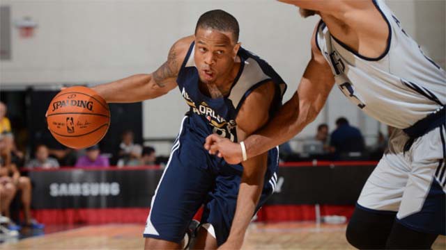  Pelicans ký hợp đồng 10 ngày với Bryce Dejean-Jones do Eric Gordon không thể thi đấu.