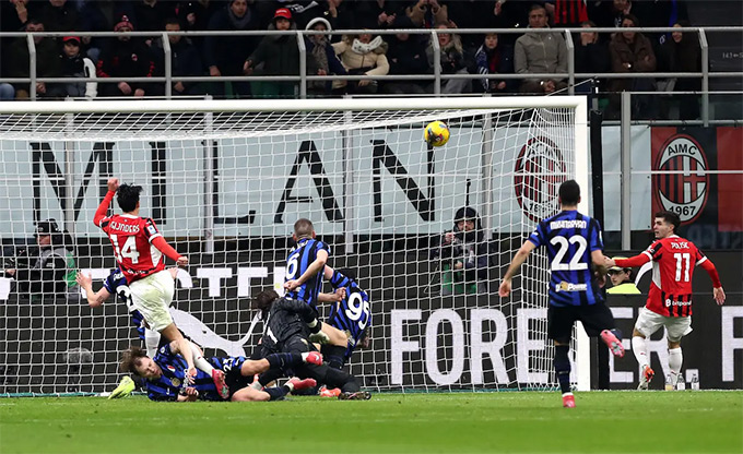 AC Milan nhận thất bại trên sân của Feyenoord