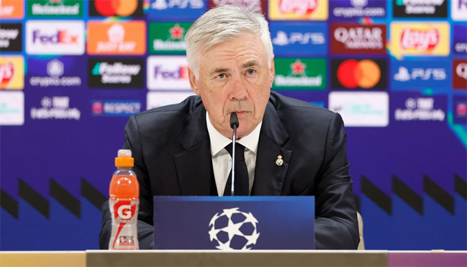 HLV Ancelotti không hài lòng với trọng tài sau trận thua của Real