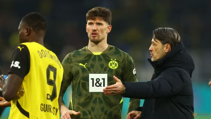 Kovac và dàn cầu thủ Dortmund thua 1-2  trước Stuttgart. 