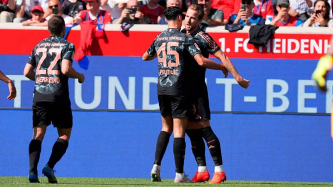 Kane ghi bàn mở tỷ số cho Bayern