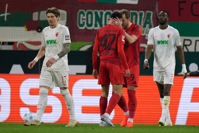 Bayern ngược dòng đánh bại Augsburg với tỷ số 3-1