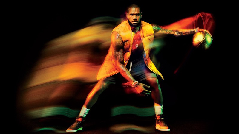 LeBron James có thể trở thành cầu thủ giàu nhất NBA nếu tái ký với Cavaliers.
