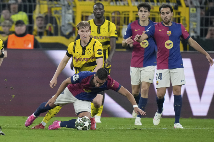 Các cầu thủ Barca hụt hơi thấy rõ trong trận thua trên sân Dortmund.