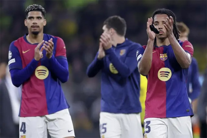 Barca tự nhận mắc nhiều sai lầm ở thất bại 1-3 trước Dortmund, trận thua đầu tiên của năm 2025