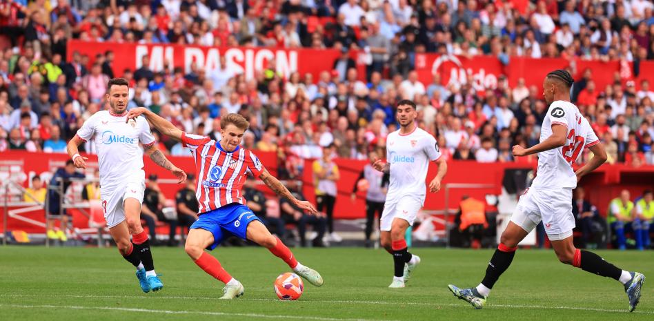 Pablo Barrios ghi bàn thắng muộn màng giúp Atletico thắng đội chủ nhà Sevilla 2-1 