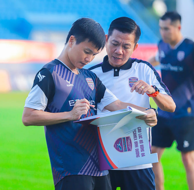 Trợ lý Nguyễn Công Mạnh lên thay Hoàng Anh Tuấn ở vai trò HLV trưởng. Ảnh: BDFC