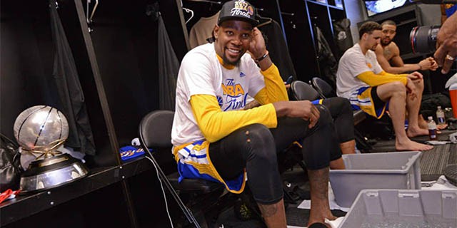 Vụ chuyển đội của Kevin Durant thể hiện rõ giá trị của nhẫn NBA