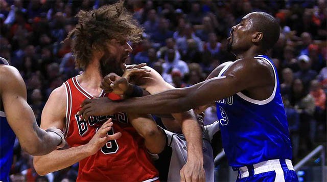 Vụ xô xát khiến Robin Lopez và Serge Ibaka bị cấm thi đấu.