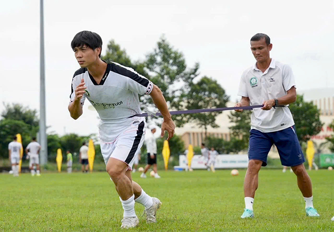 Công Phượng vừa ghi 2 bàn thắng vào lưới Hòa Bình. Ảnh: BP FC