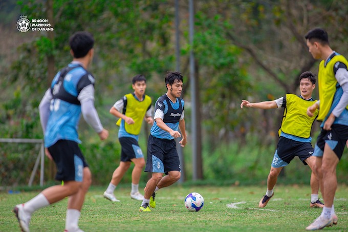 SHB Đà Nẵng đang nỗ lực tìm điểm trước CAHN. Ảnh: FBNV