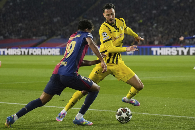 Lamine Yamal khiến hậu vệ trái Bensebaini của Dortmund có 90 phút ác mộng.