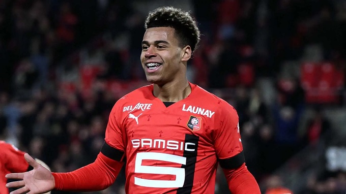 PSG đã đầu tư nhiều hơn vào các cầu thủ trẻ, với Doue, 19 tuổi, đã ghi bàn gỡ hòa ngoạn mục vào lưới Villa 