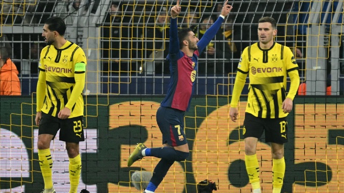 Ferran Torres ăn mừng sau khi ghi bàn thắng cho Barca