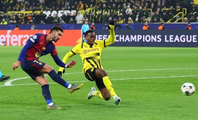 Torres lập hat-trick cho Barca chỉ trong vòng 27 phút