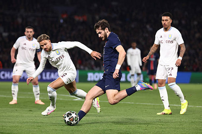 Kvaratskhelia góp công giúp PSG đánh bại Villa