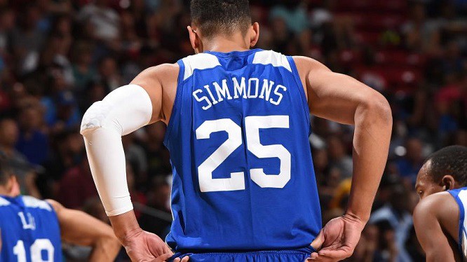 Dù thế nào, Ben Simmons vẫn giữ vai trò chủ đạo trong các cách sắp đặt thế trận của Sixers.