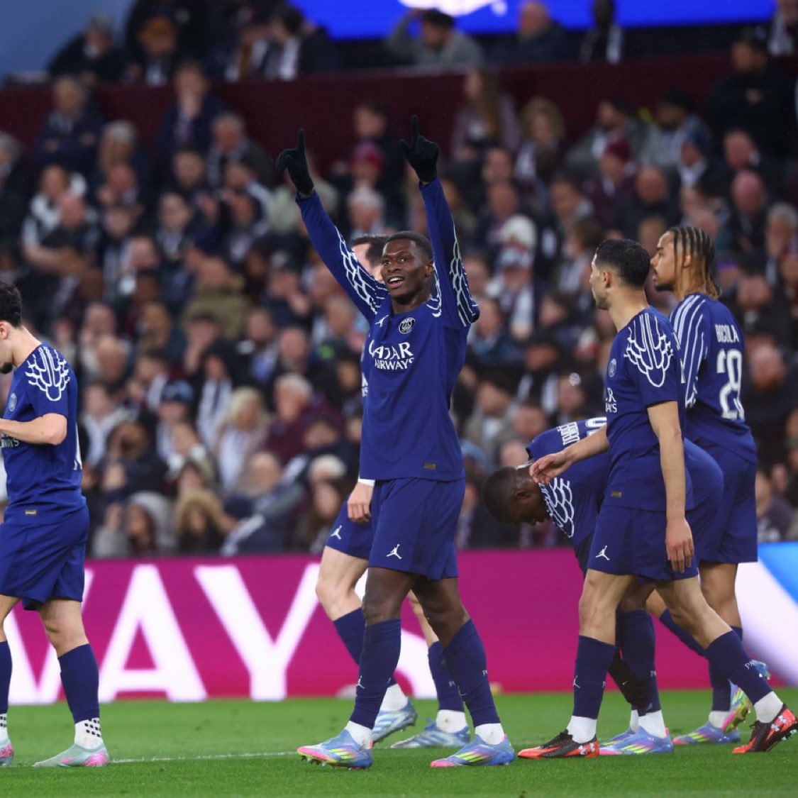 Nuno Mendes ghi bàn, góp công giúp PSG vào bán kết Champions League