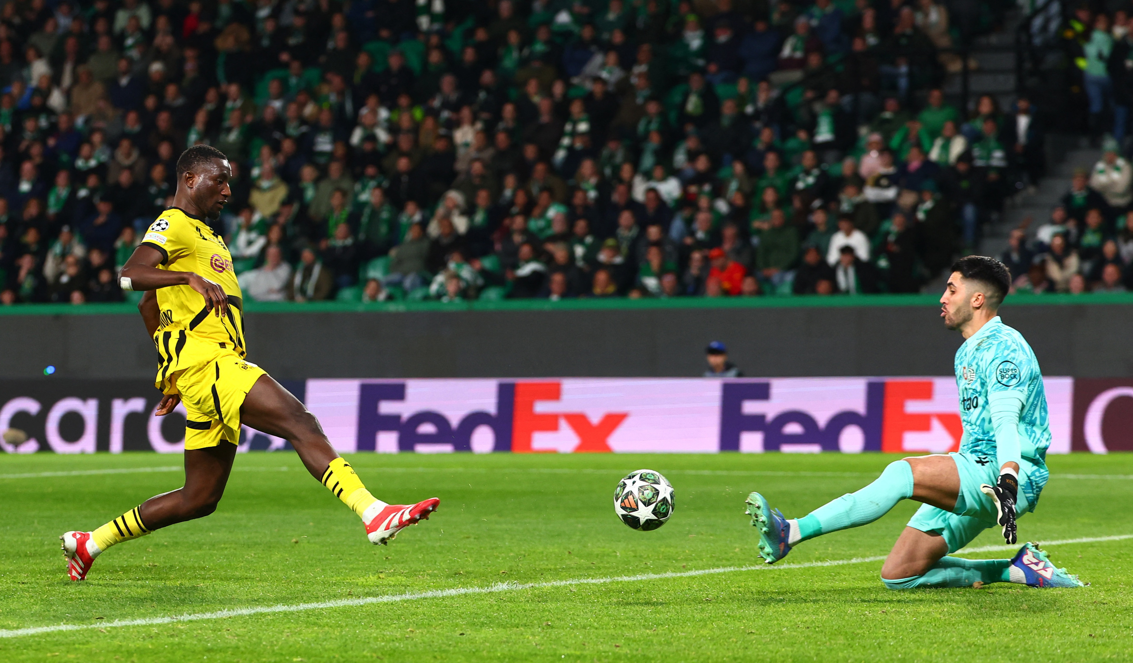Guirassy buồn so dù lập kỳ tích cho Dortmund trước Barca ở tứ kết lượt về Champions League