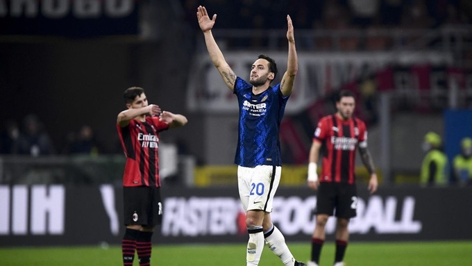 Quyết định cất tiền vệ Hakan Calhanoglu trên ghế dự bị là sai lầm tai hại của HLV Inzaghi